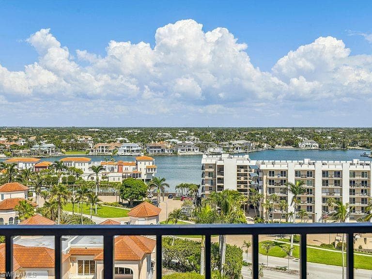 3951 Gulf Shore Blvd N 1005, Naples, FL 34103-3