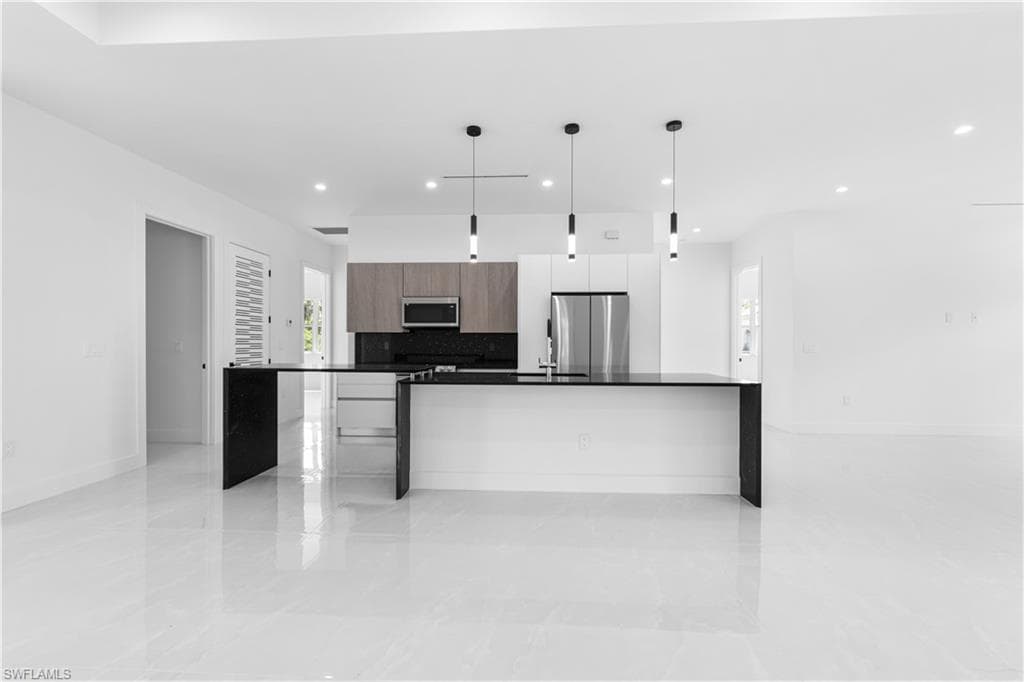 3762 32nd Ave SE, Naples, FL 34117-8