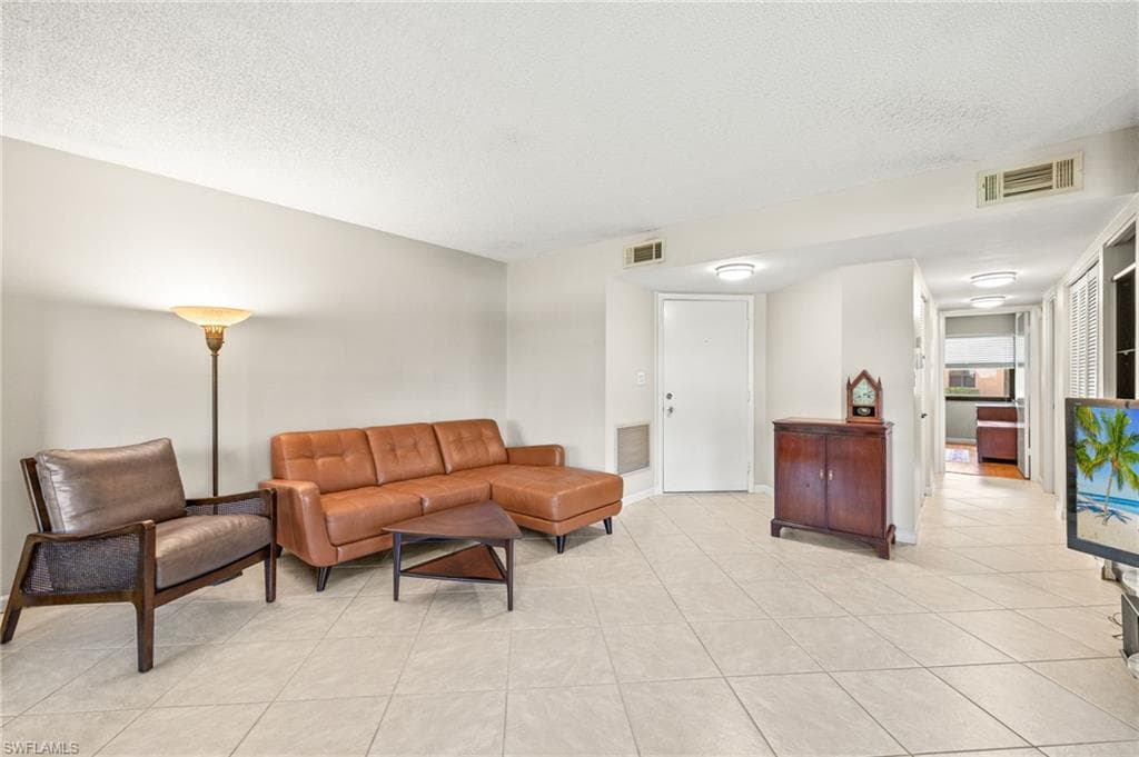 1512 Mainsail Dr 10, Naples, FL 34114-8