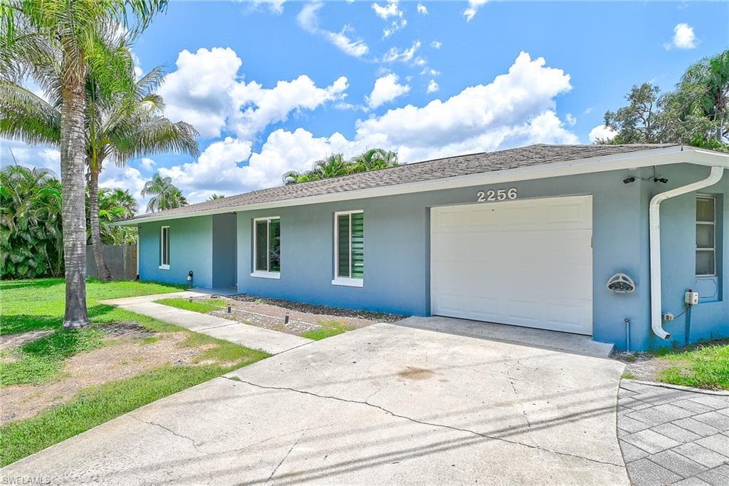 2256 Violet Dr, Fort Myers, FL 33905-1