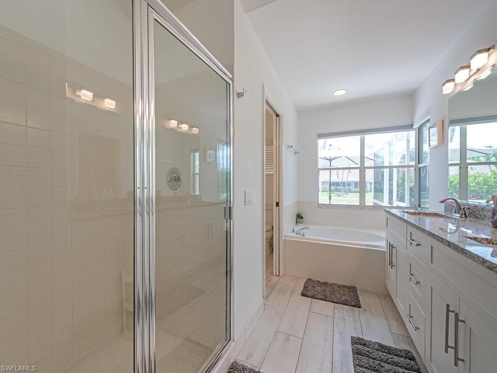 5144 Lochwood Ct, Naples, FL 34112-16