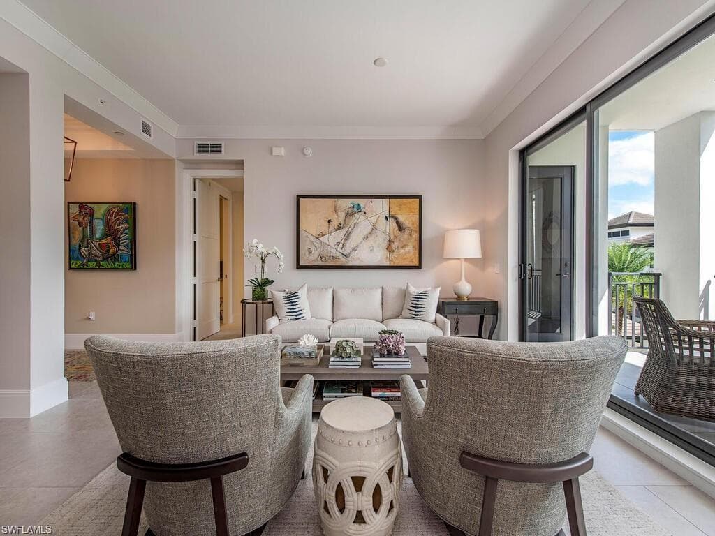 1030 3rd Ave S 406, Naples, FL 34102-4