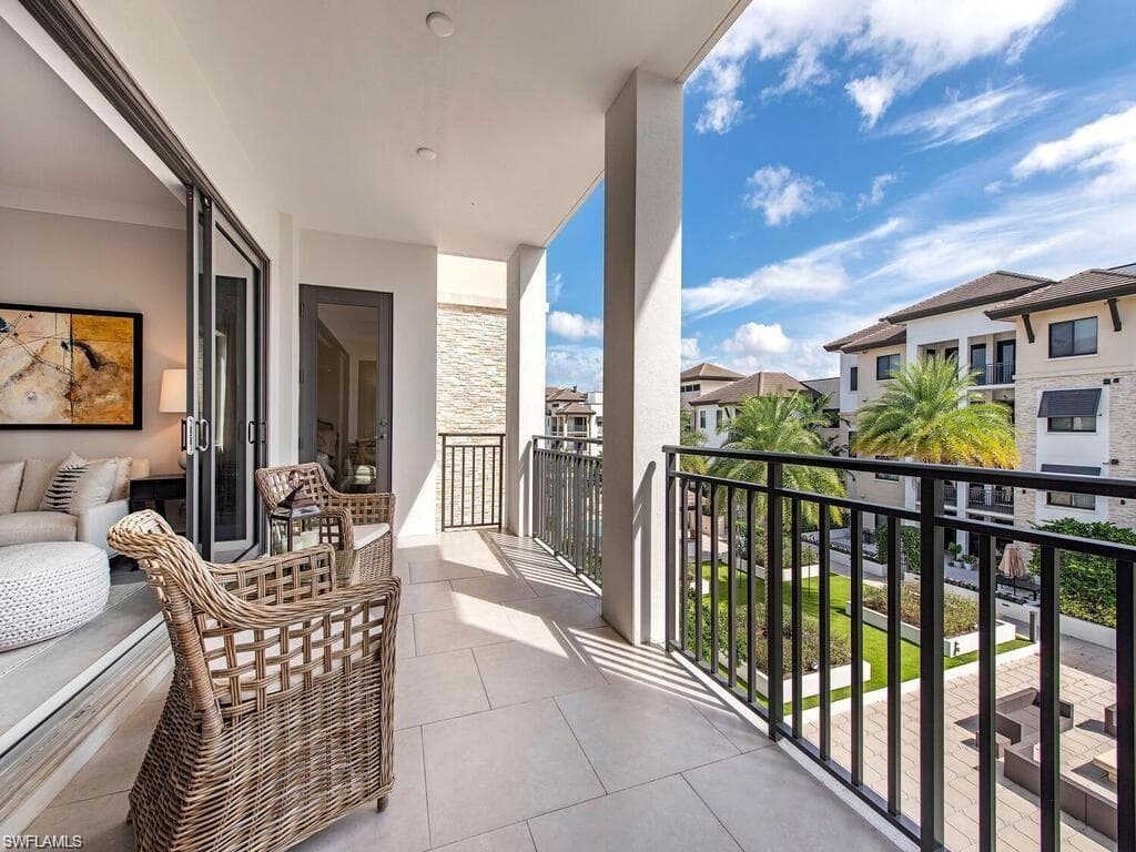1030 3rd Ave S 406, Naples, FL 34102-5