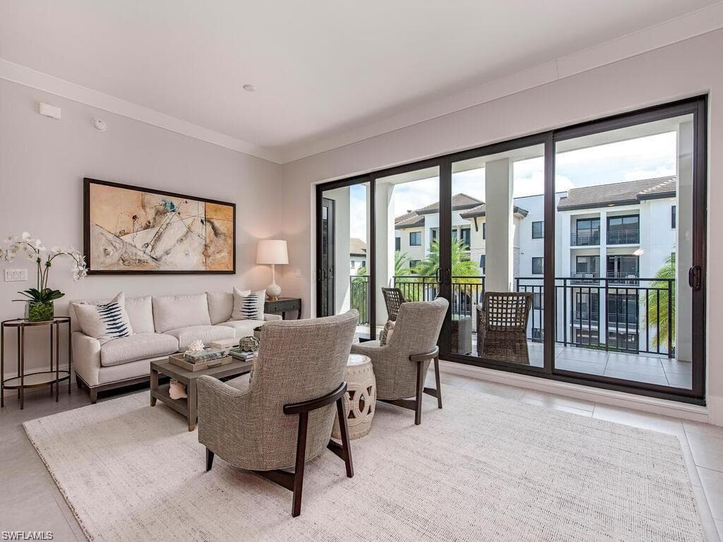 1030 3rd Ave S 406, Naples, FL 34102-6