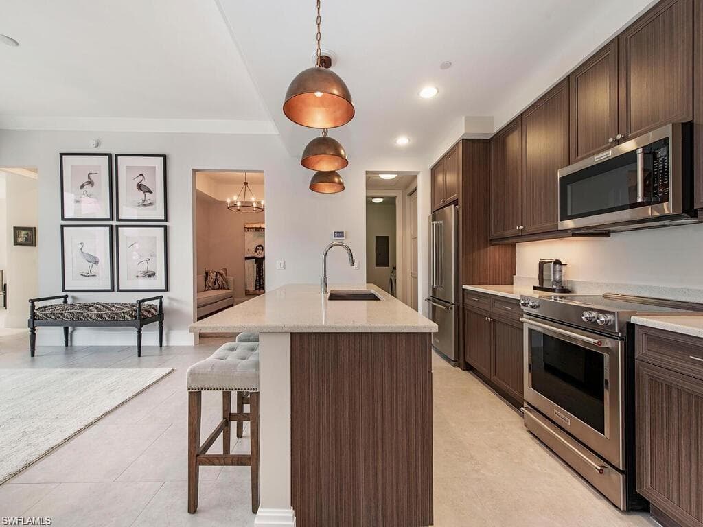 1030 3rd Ave S 406, Naples, FL 34102-7