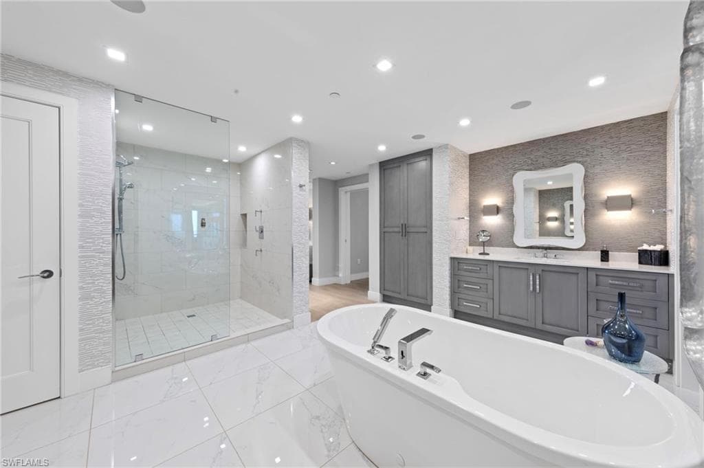 13915 Old Coast Rd 1706, Naples, FL 34110-21