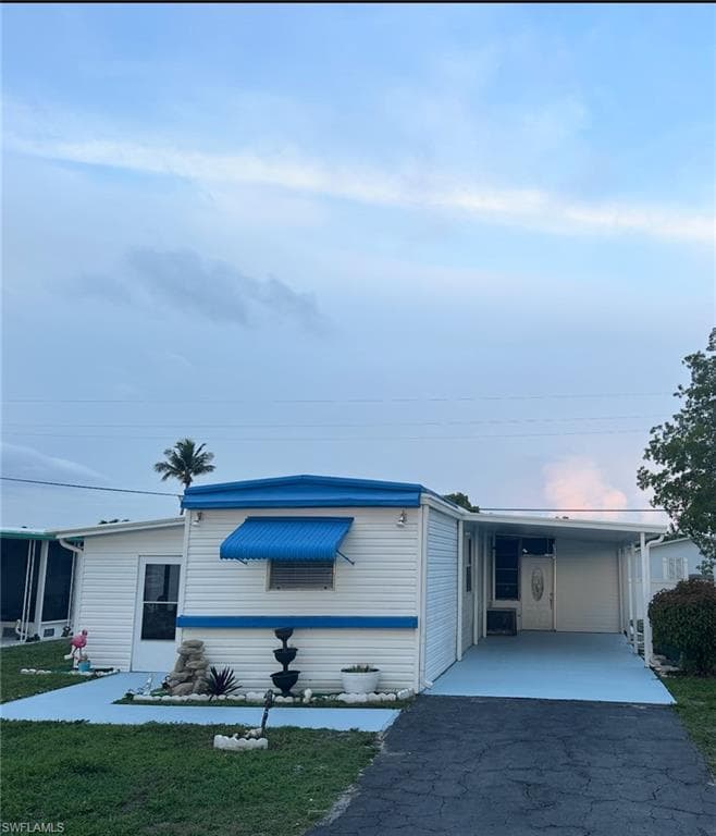 152 Cape Sable Dr, Naples, FL 34104-3
