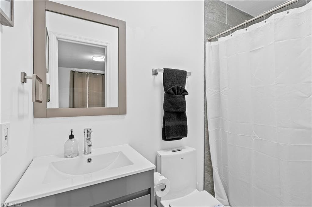 3303 6th St SW, Lehigh Acres, FL 33976-33