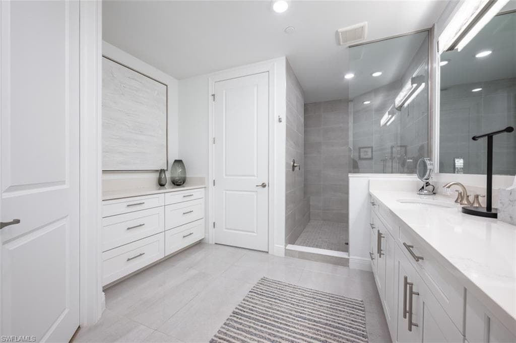 16360 Viansa Way 8-201, Naples, FL 34110-16