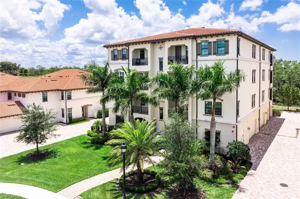 16360 Viansa Way 8-201, Naples, FL 34110-35