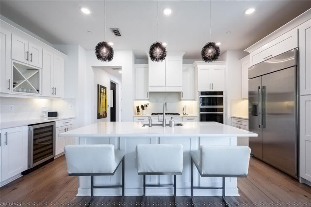 16360 Viansa Way 8-201, Naples, FL 34110-3