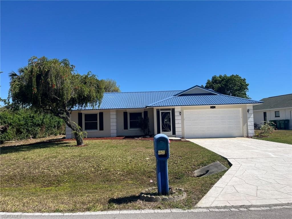 1706 Forest Lakes Blvd, Naples, FL 34105-2