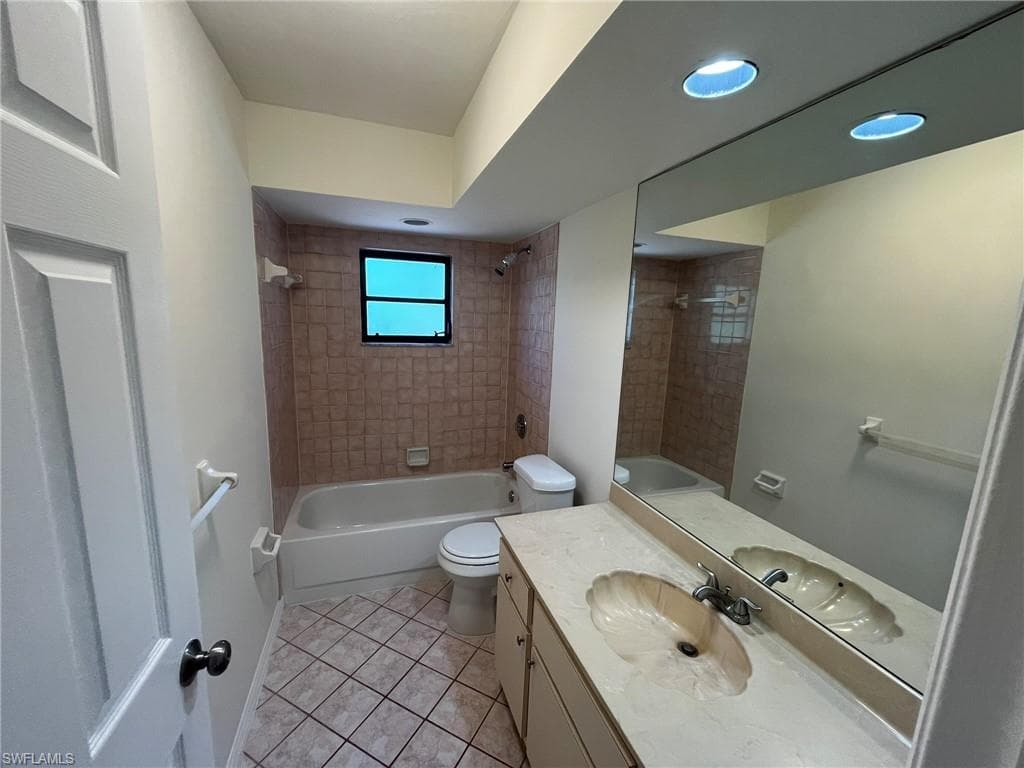 1706 Forest Lakes Blvd, Naples, FL 34105-8