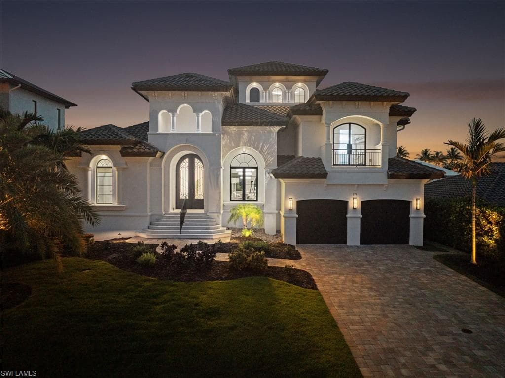 279 Heron Ave, Naples, FL 34108-3