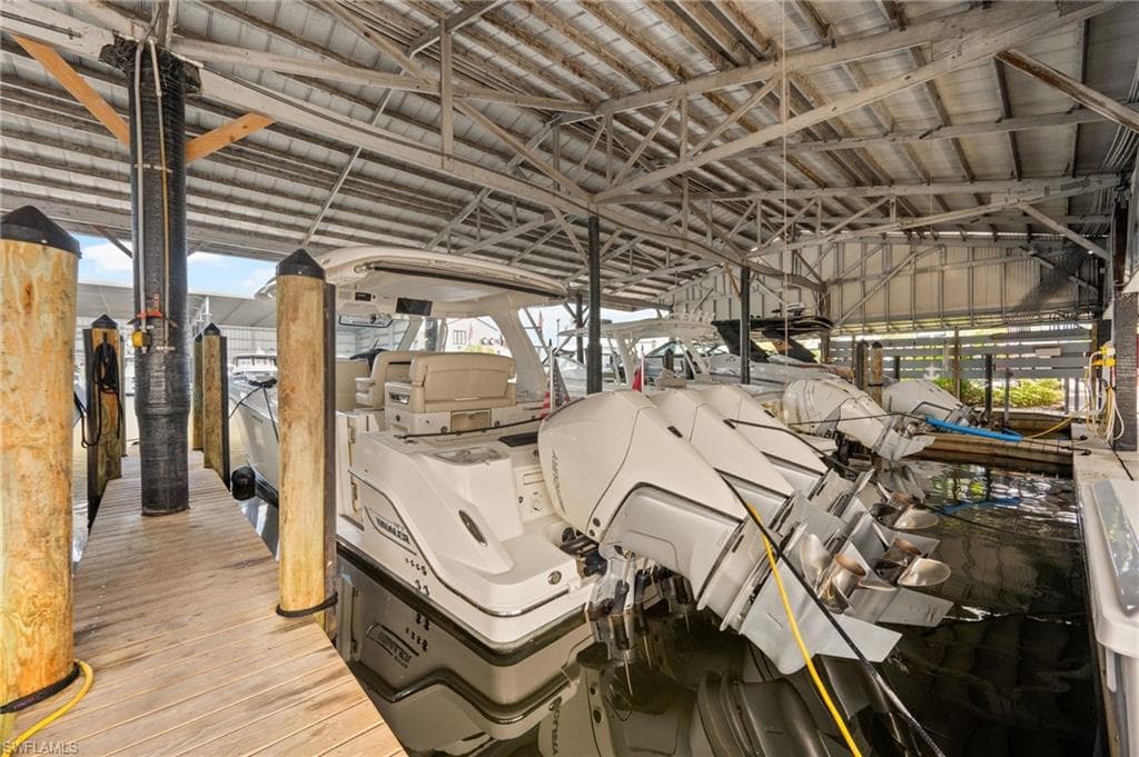 705 11th St S, Naples, FL 34102-1