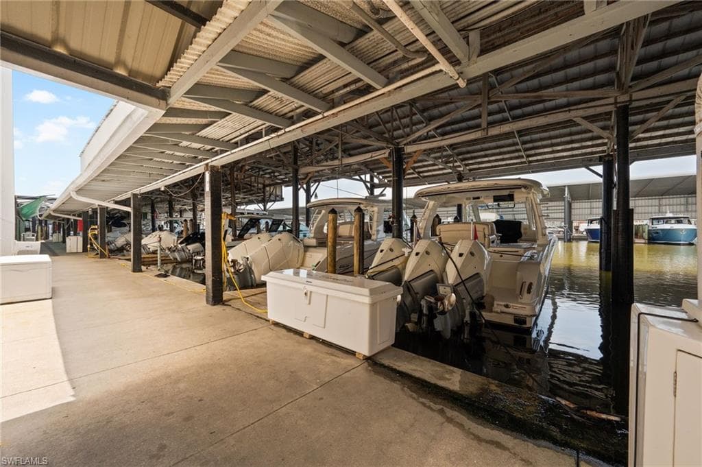 705 11th St S, Naples, FL 34102-4