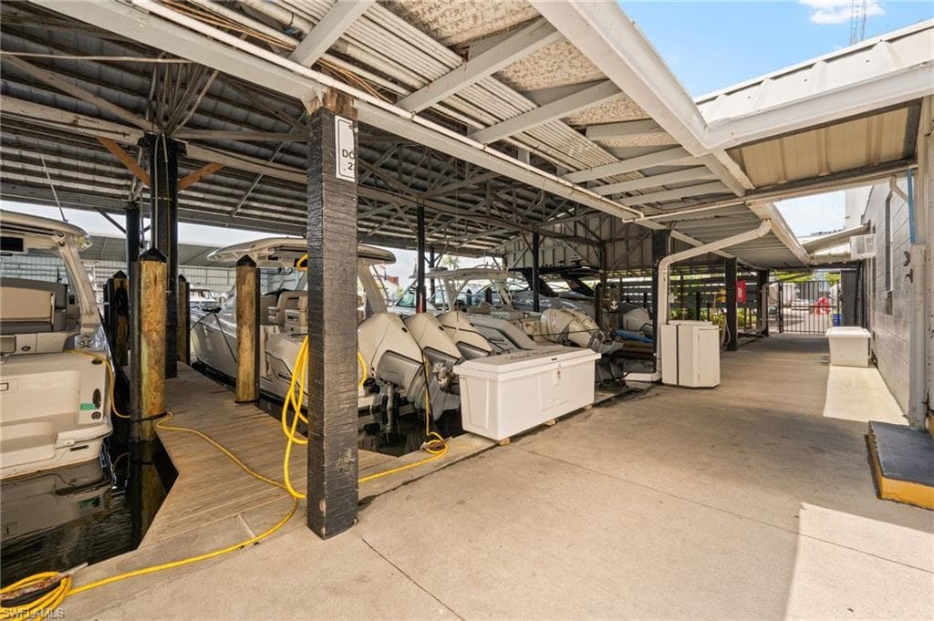 705 11th St S, Naples, FL 34102-5