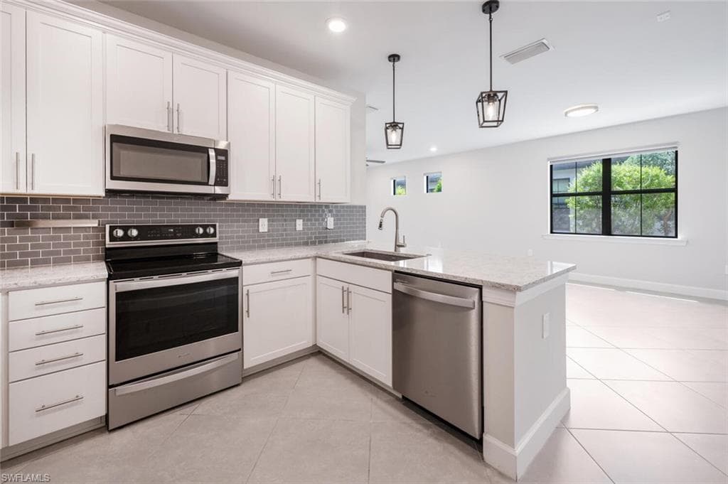 16661 Rolling Rock Blvd, Alva, FL 33920-7