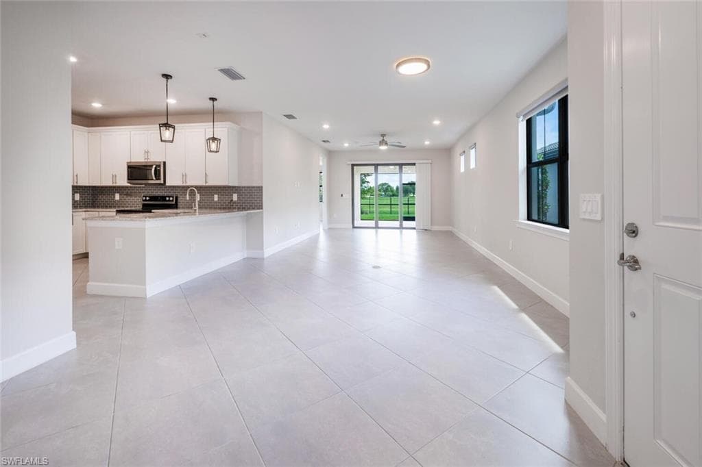 16661 Rolling Rock Blvd, Alva, FL 33920-8