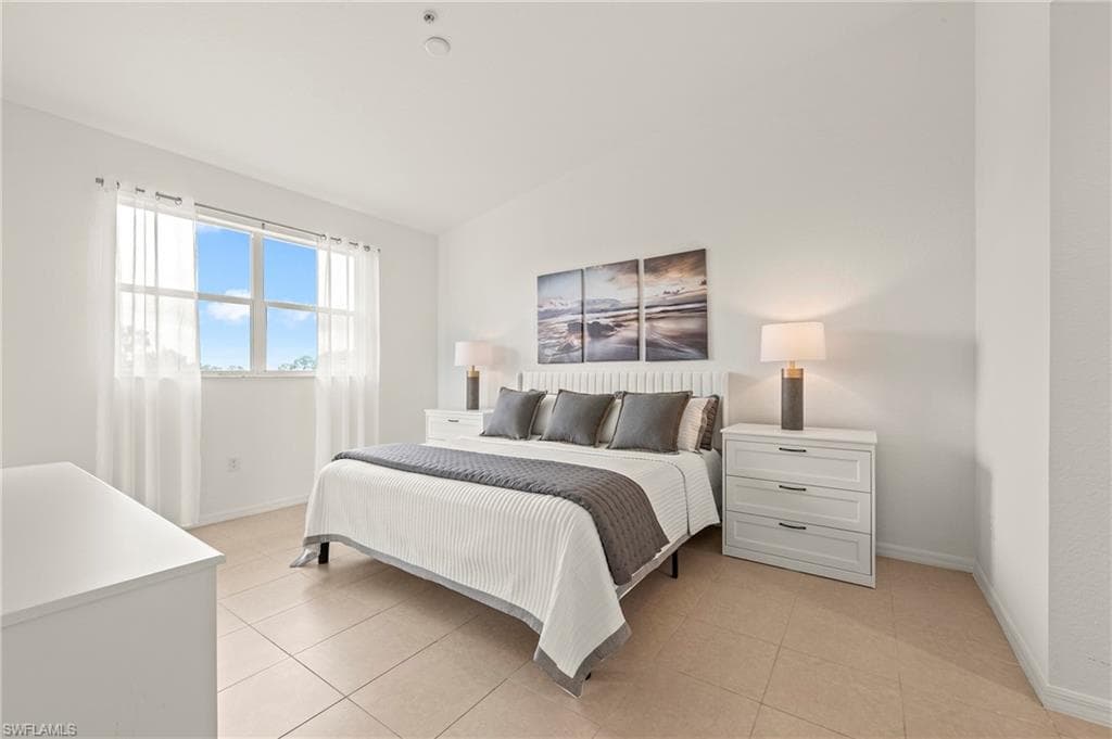6820 Sterling Greens Pl 401, Naples, FL 34104-17