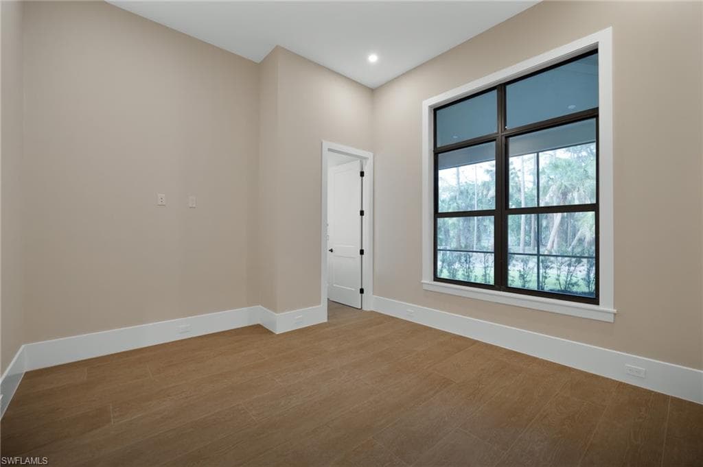 524 13th St SW, Naples, FL 34117-18
