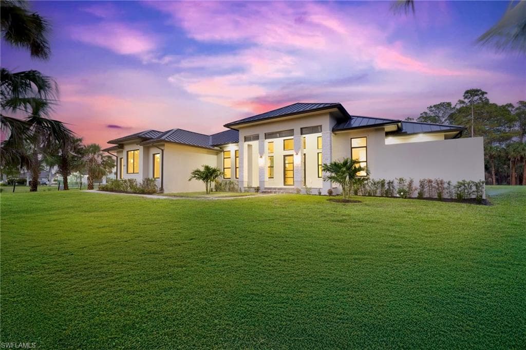 524 13th St SW, Naples, FL 34117-3