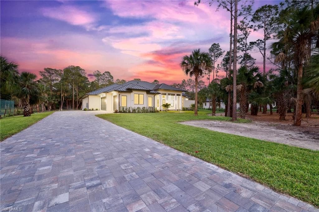 524 13th St SW, Naples, FL 34117-4