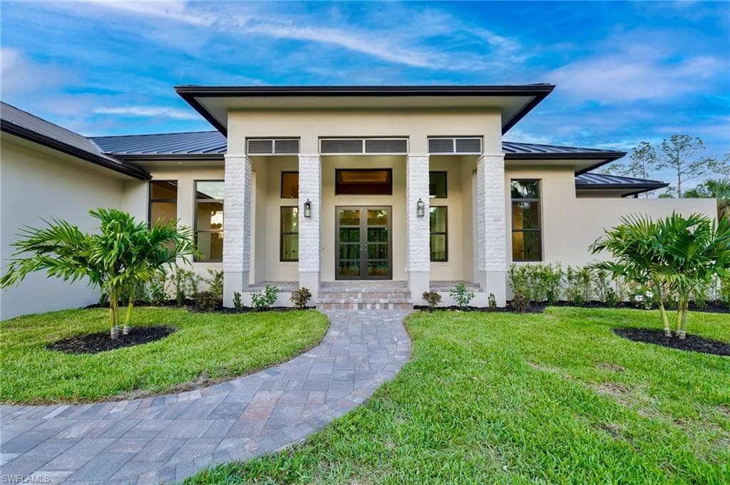 524 13th St SW, Naples, FL 34117-5