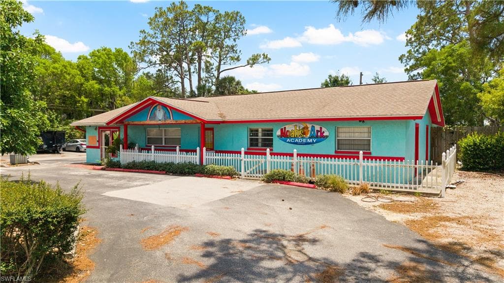 860 102nd Ave N, Naples, FL 34108-1