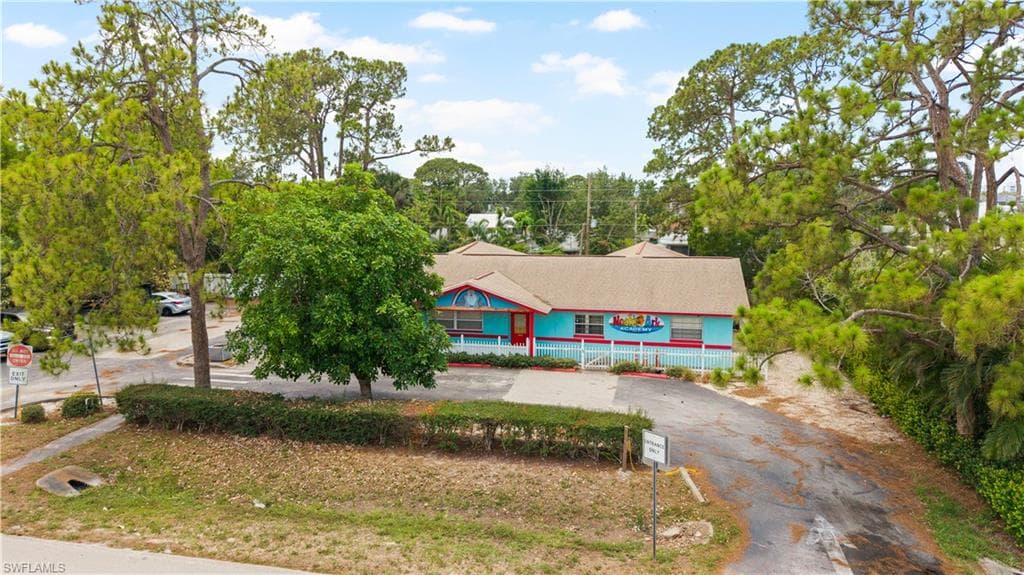 860 102nd Ave N, Naples, FL 34108-3