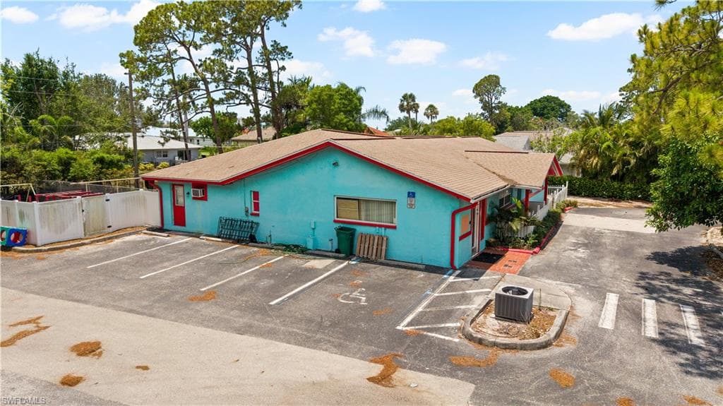 860 102nd Ave N, Naples, FL 34108-4