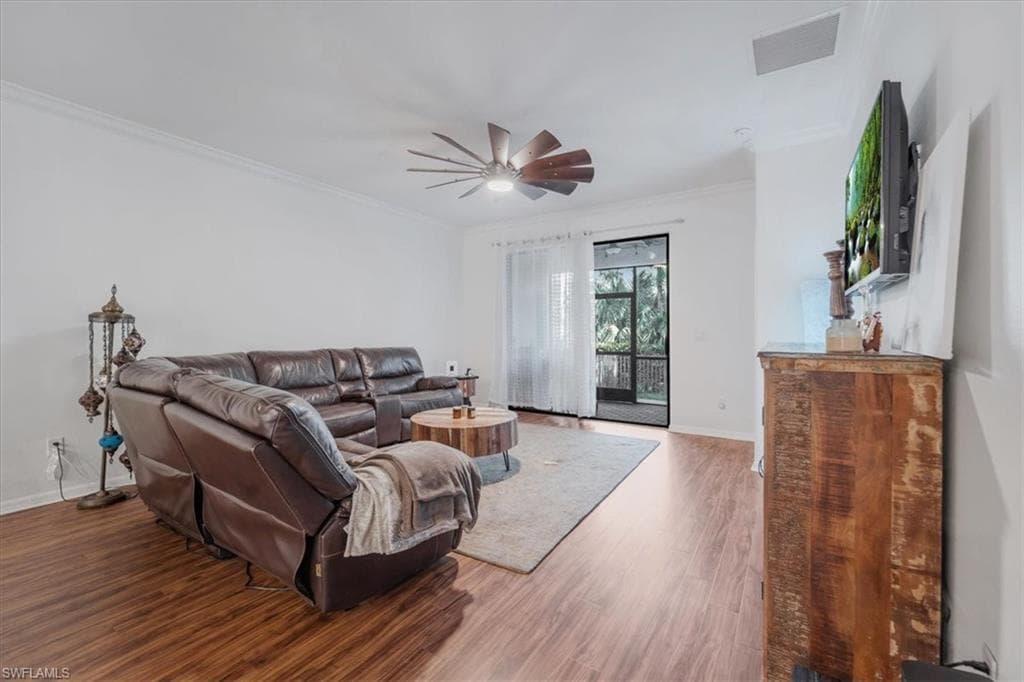 9052 Glenforest Dr, Naples, FL 34120-9