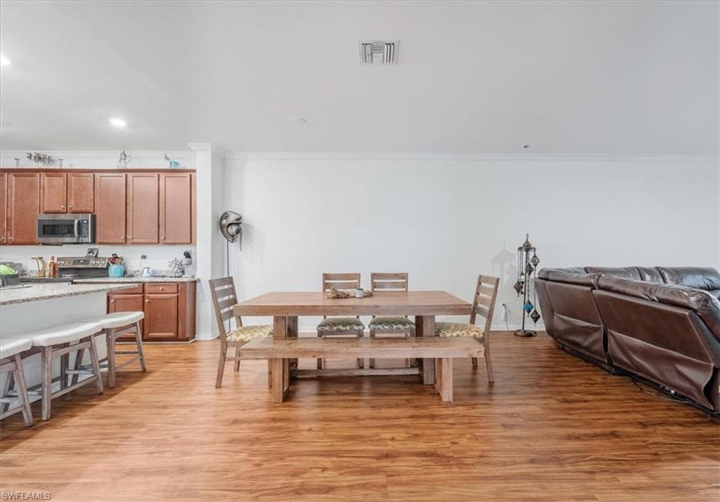 9052 Glenforest Dr, Naples, FL 34120-10