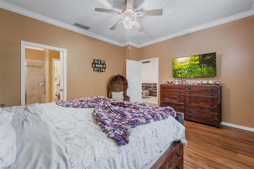 9052 Glenforest Dr, Naples, FL 34120-15