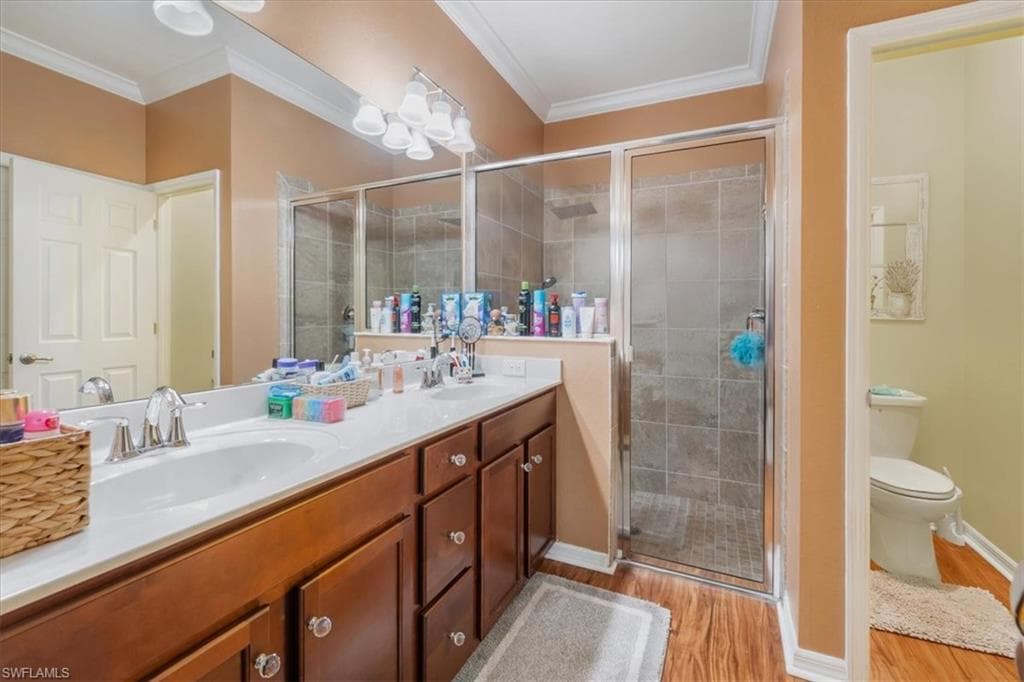 9052 Glenforest Dr, Naples, FL 34120-16