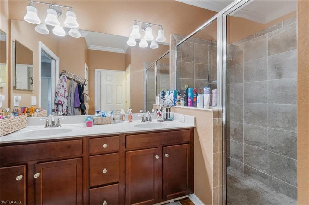 9052 Glenforest Dr, Naples, FL 34120-17