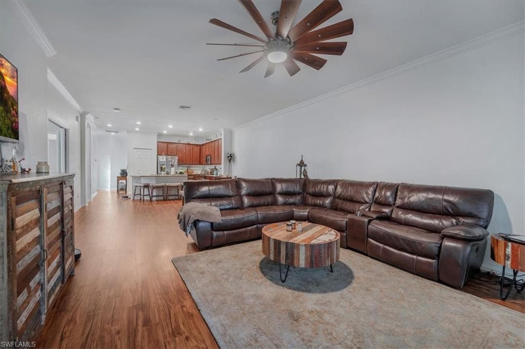 9052 Glenforest Dr, Naples, FL 34120-18