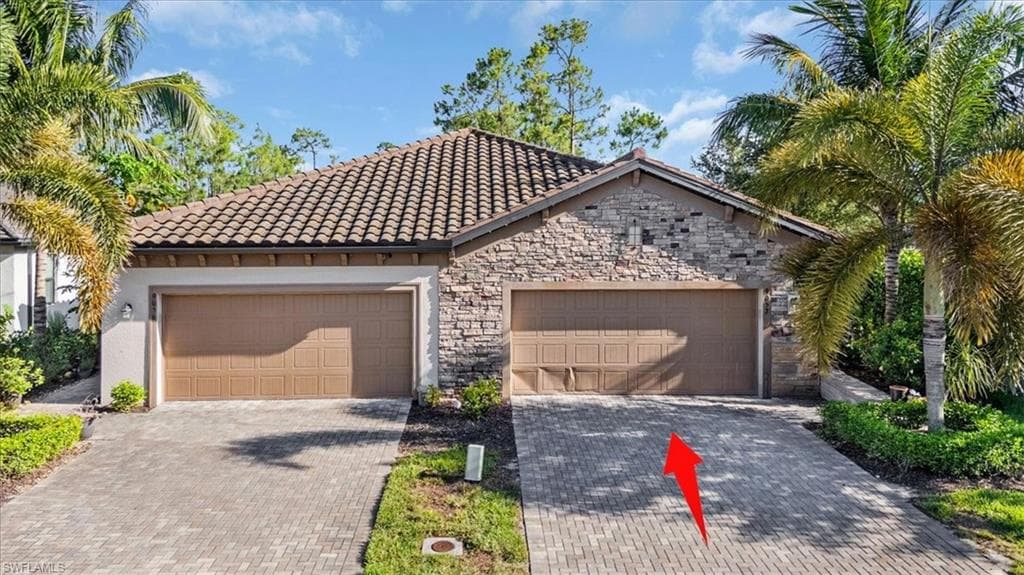 9052 Glenforest Dr, Naples, FL 34120-1