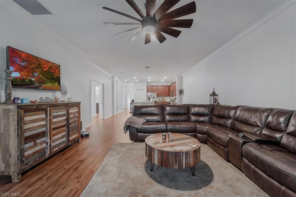 9052 Glenforest Dr, Naples, FL 34120-19