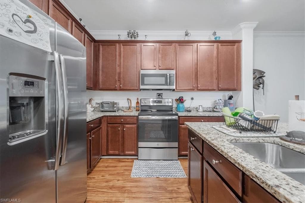 9052 Glenforest Dr, Naples, FL 34120-5