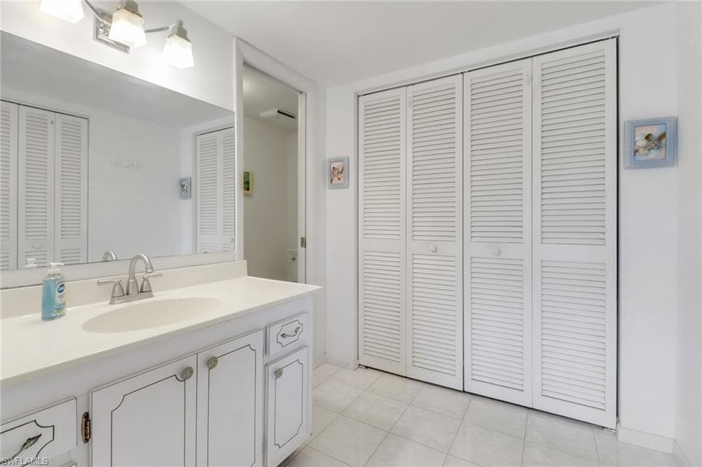 1020 Palm View Dr C203, Naples, FL 34110-18