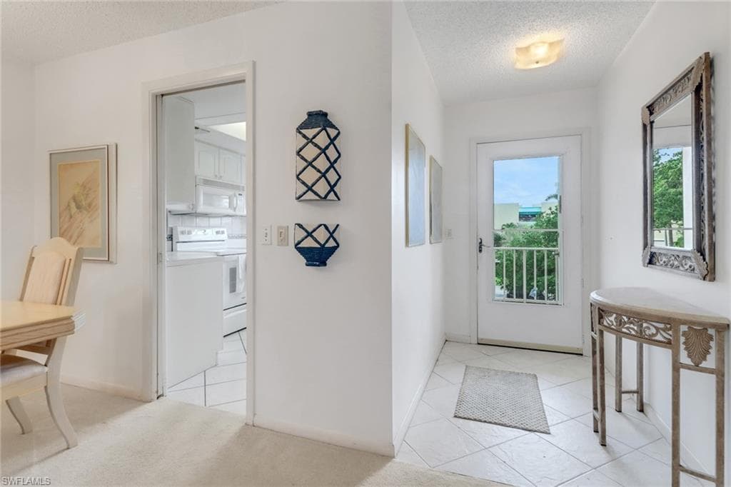 1020 Palm View Dr C203, Naples, FL 34110-5