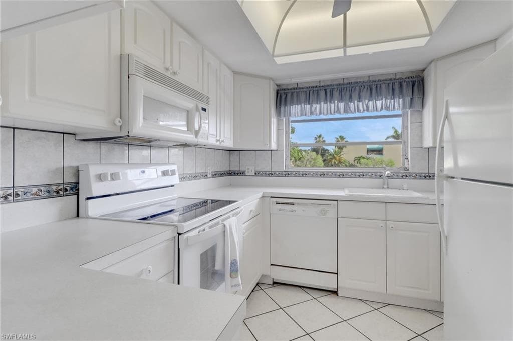 1020 Palm View Dr C203, Naples, FL 34110-6