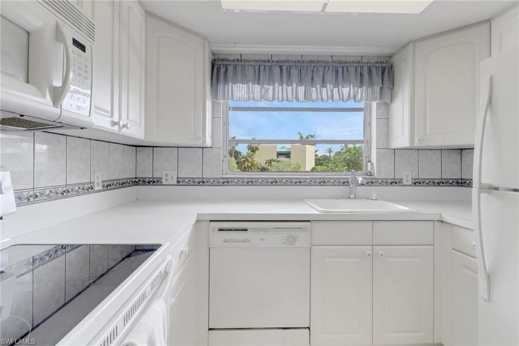 1020 Palm View Dr C203, Naples, FL 34110-7