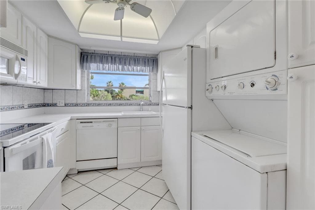 1020 Palm View Dr C203, Naples, FL 34110-8