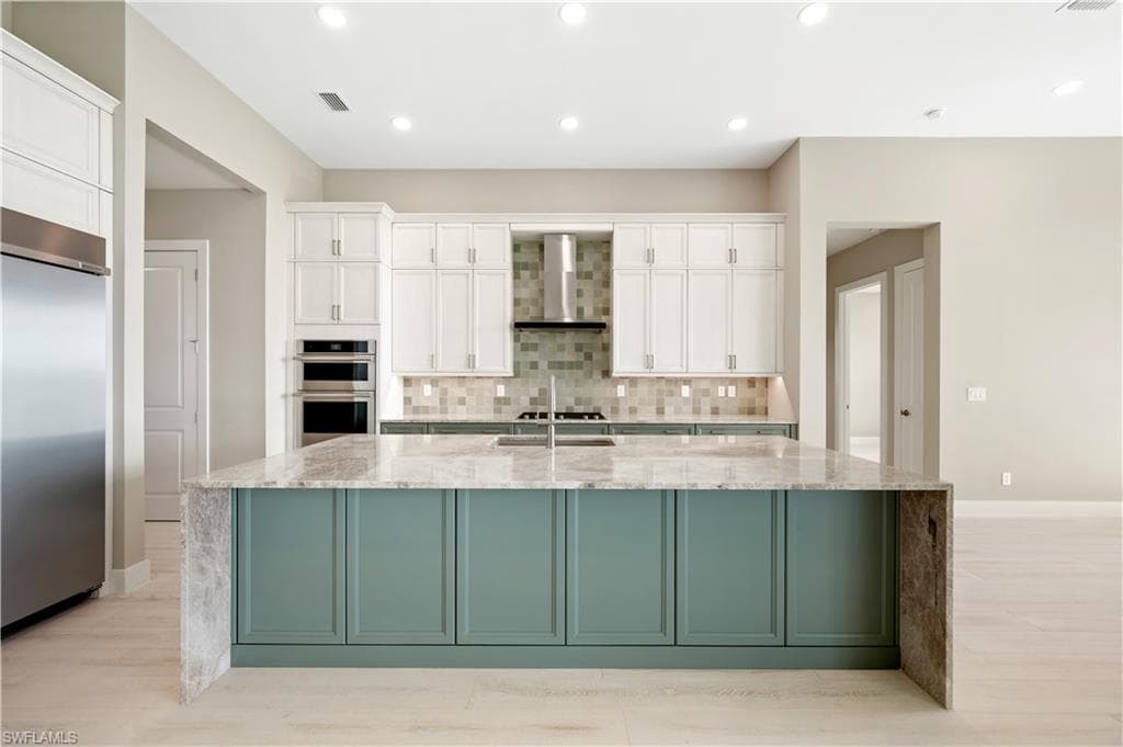8766 Driftwood Dr, Naples, FL 34114-8
