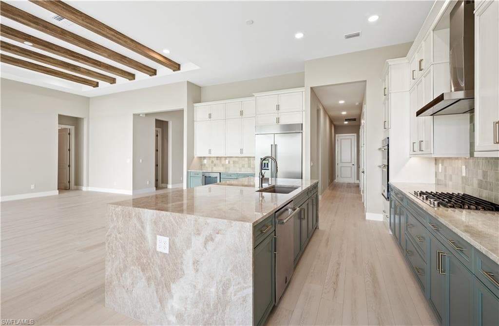 8766 Driftwood Dr, Naples, FL 34114-9