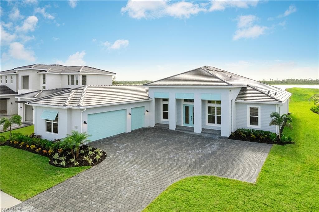 8766 Driftwood Dr, Naples, FL 34114-1