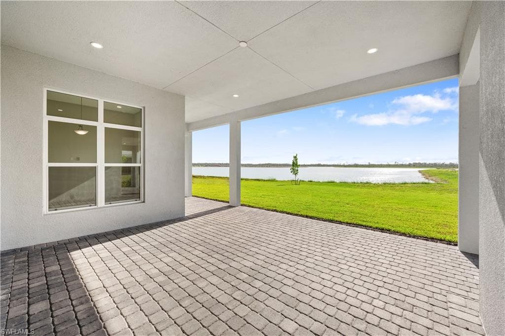 8766 Driftwood Dr, Naples, FL 34114-5