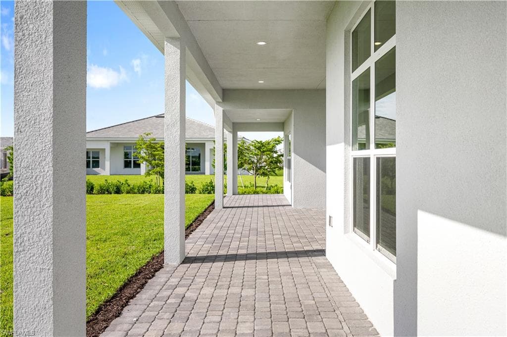 8766 Driftwood Dr, Naples, FL 34114-6